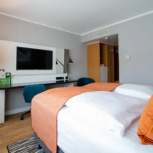 Berlin Airport - Conference Centre By Ihg שונפלד