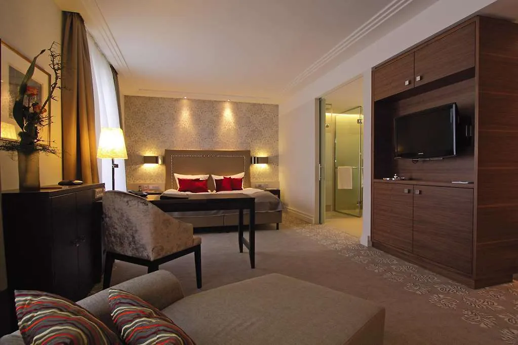 Hotel Maximilian'S Augsburg 5*,